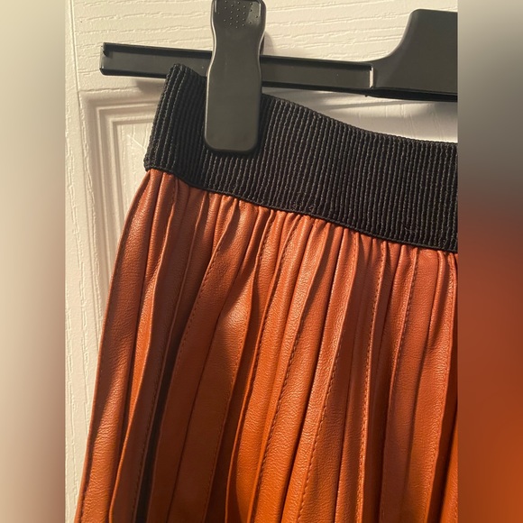 Faux leather benetton mini skirt - Picture 2 of 5